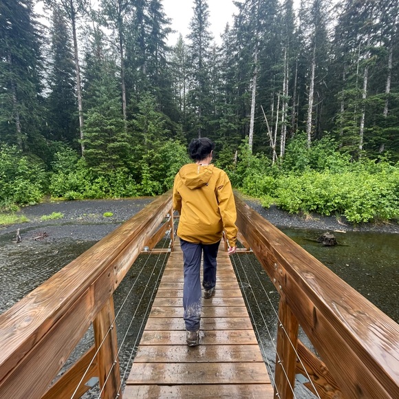 Meet your Posher, Michelle - Picture 1 of 3